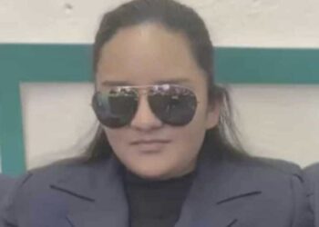 Una estudiante del Conalep en Veracruz creó maquillaje para invidentes que como ella buscan lucir bien. Actualmente ofrece labiales y planea expandirse.