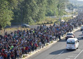 Migrantes en caravana por el sur de México demandan más oportunidades para aquellos que huyen de la pobreza