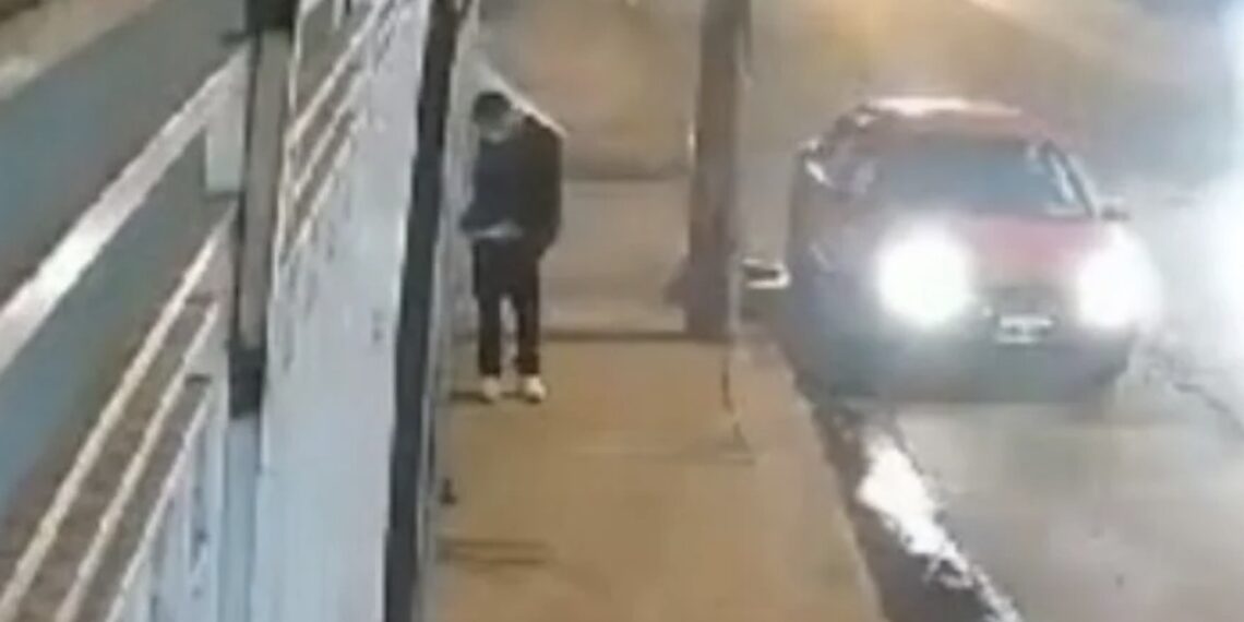 El hombre perdió una de sus piernas y varias extremidades cuando el explosivo estalló.