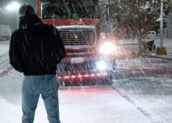 Prevalecerán vientos con rachas de 100 a 120 km/h y tolvaneras en Chihuahua y
Durango, y rachas de 80 a 100 km/h con tolvaneras en Baja California, Coahuila y
Sonora.