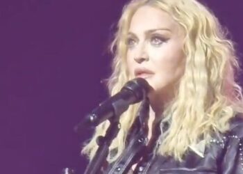 Madonna enfrenta una demanda por empezar tarde los conciertos de su gira Celebration Tour
