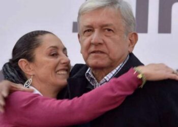 López Obrador señaló que nadie acepta ser manipulado cuando llega a un cargo público tras las insinuaciones de Xóchitl Gálvez al retar a un debate a Claudia Sheinbaum.