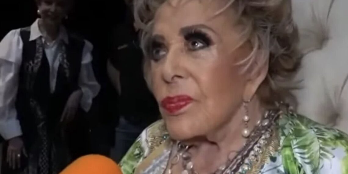 La primera actriz Silvia Pinal fue dada de alta del hospital, luego de padecer influenza.