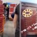 A través de videos difundidos en redes sociales se exhiben numerosas cajas de Roscas de Reyes en tarimas