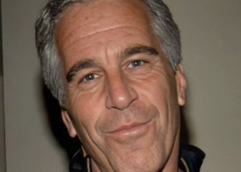 Si Epstein quería "ir más allá", ofrecía más dinero, señalan los archivos del caso.