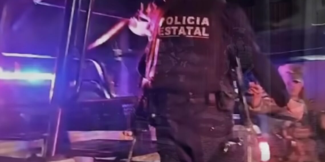 La víctima era trabajador de la CFE y tenía 22 años, mientras que el agresor era militar retirado. Se presume que ya había viejos problemas entre vecinos de la colonia Nuevas Esperanzas.