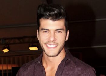 El cantante mexicano fue detenido en Buenos Aires tras ser acusado de abusar de 4 hermanas.