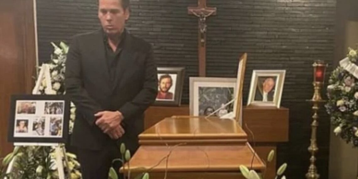 Roberto Palazuelos Rosensweig, padre del actor, falleció ayer a los 83 años, tras una lucha de más de 3 años contra el cáncer de huesos.