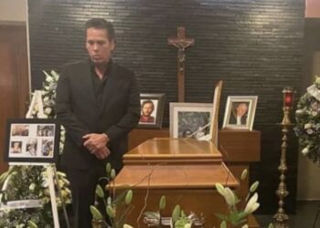 Roberto Palazuelos Rosensweig, padre del actor, falleció ayer a los 83 años, tras una lucha de más de 3 años contra el cáncer de huesos.