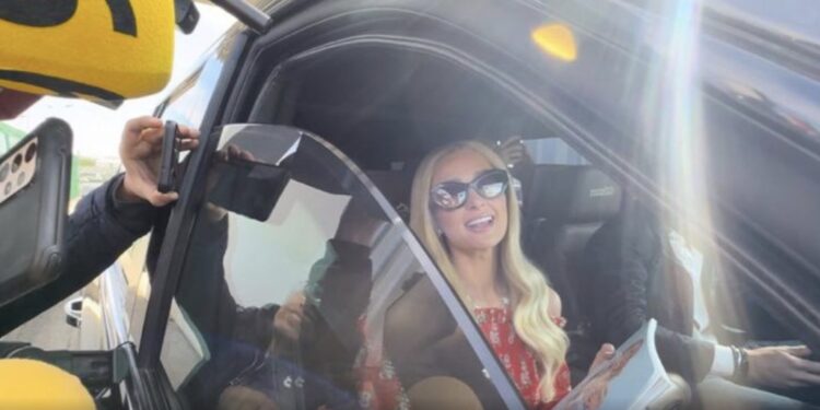 La multifacética Paris Hilton, se hizo presente en la ciudad regiomontana de Monterrey, donde estará presentando su nueva línea de joyería llamada Nice