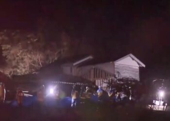 El sismo que azotó al país ha dejado sin vida a 128 personas, sin embargo, la cifra incrementa conforme avanzan los trabajos de rescate.