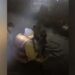 La mujer y sus hijos fueron envueltos en sábanas térmicas para ayudar a recuperar el calor corporal, al presentar síntomas graves de hipotermia.