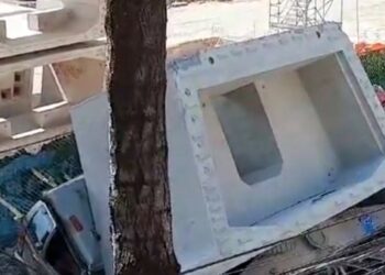 Una parte de la estructura del Tren Interurbano México-Toluca colapsó en las inmediaciones del Metro Observatorio de la Ciudad de México.