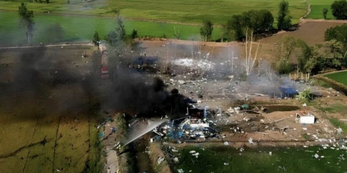 Había unas 30 personas dentro de la fábrica en el momento de la explosión, informaron las autoridades.