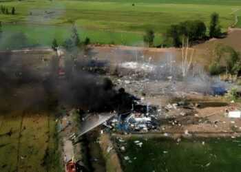 Había unas 30 personas dentro de la fábrica en el momento de la explosión, informaron las autoridades.