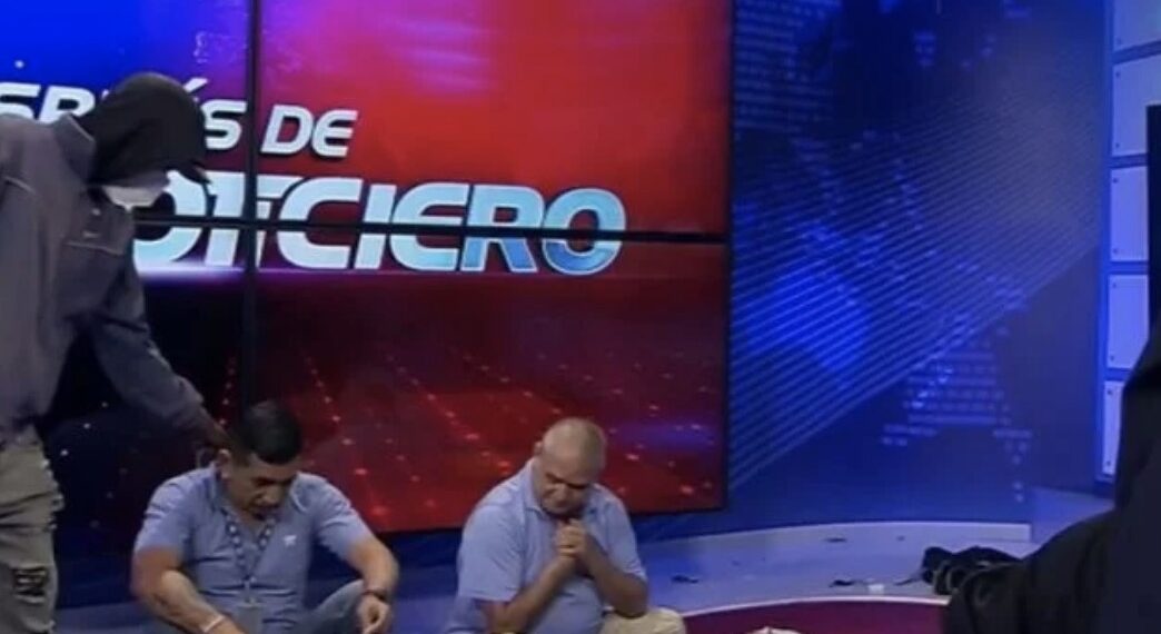 El fiscal César Suárez fue asesinado a tiros mientras se desplazaba en el interior de una camioneta.