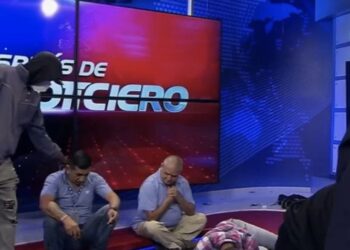 El fiscal César Suárez fue asesinado a tiros mientras se desplazaba en el interior de una camioneta.