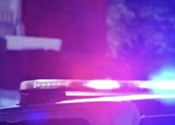 Dos hombres se ahogan en registro de agua; su compañero fue al baño y los descuidó