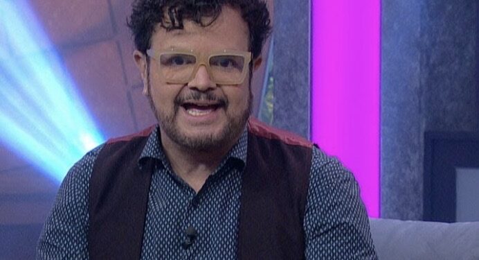 La confesión de Aleks Syntec fue hecha durante el nuevo podcast de la conductora Ingrid Coronado, a quien también criticaron por normalizar este tipo de relaciones.