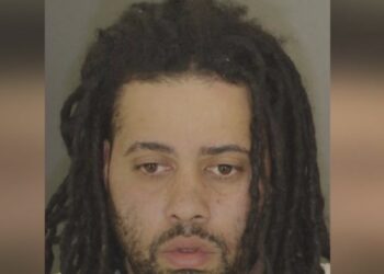 El pequeño recibió varias puñaladas por la espalda y después murió en el hospital, en Baltimore