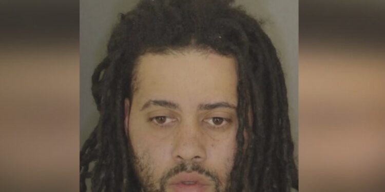 El pequeño recibió varias puñaladas por la espalda y después murió en el hospital, en Baltimore