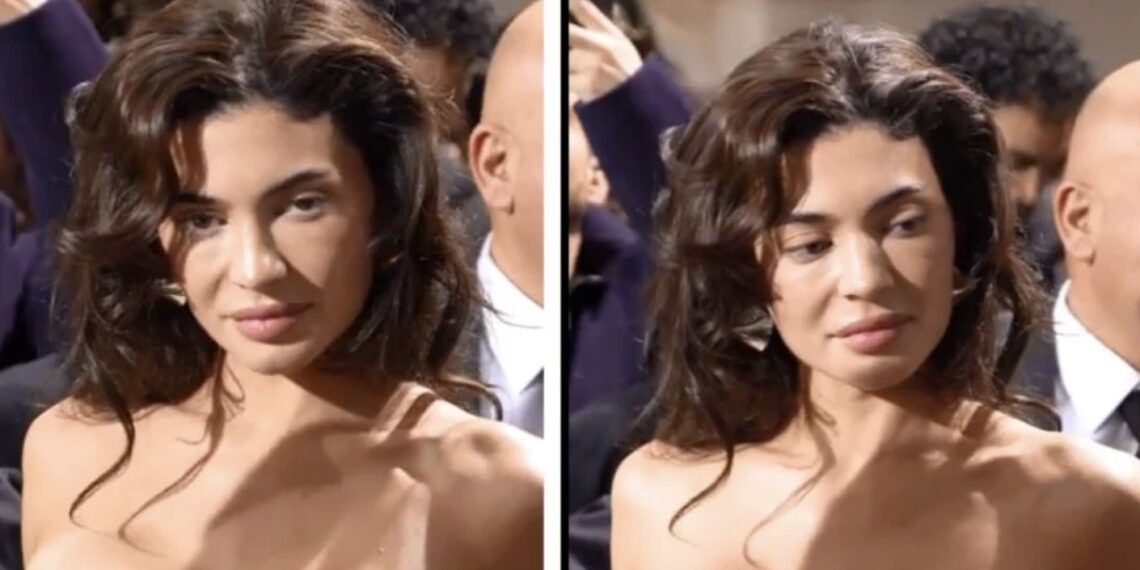 La modelo fue vista en la Semana de la Moda de París.