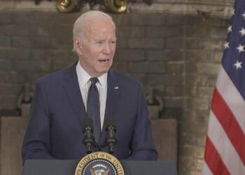 "Cerrar la frontera" es una clausula con la que se permitiría expulsar a migrantes cuando las detenciones en la frontera con México superen las 5 mil.