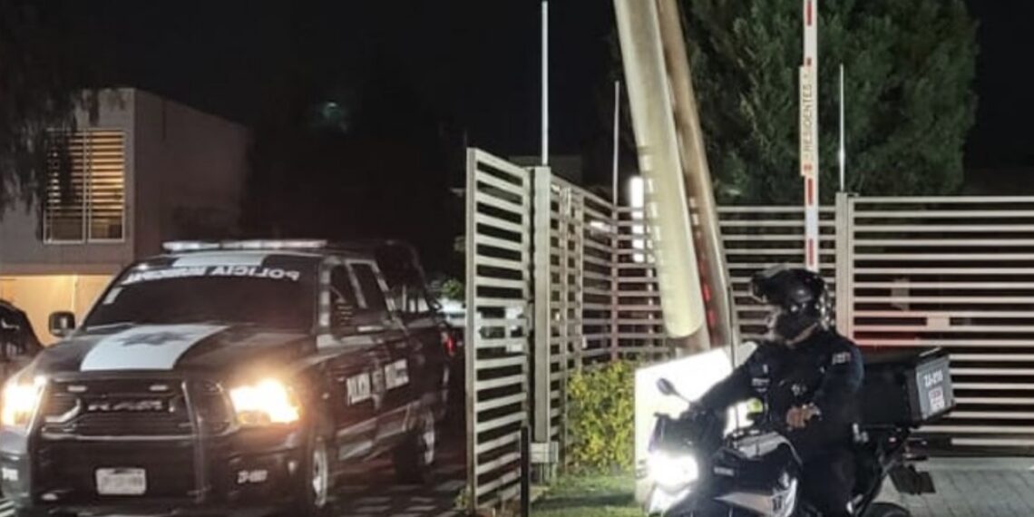 Los hechos ocurrieron dentro del fraccionamiento privado ubicado en el Circuito de los Tulipanes, entre Valle de San Isidro en la colonia que lleva el mismo nombre, en Zapopan, Jalisco.