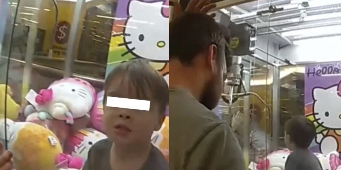 Rescatan a niño atrapado en máquina de peluches