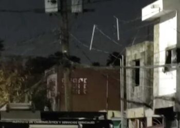 Mujer muere calcinada durante incendio; logró sacar a sus hijos a tiempo