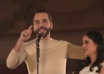Nayib Bukele, un expublicista de 42 años, buscó la reelección, a pesar de la que Constitución de El Salvador lo impide.
