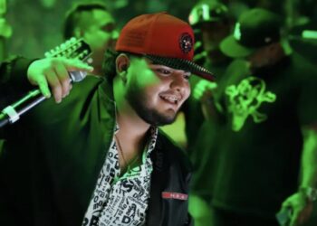 El cantante de corridos tumbados ganó fama tras firmar con la disquera de Jesús Ortiz, vocalista de Fuerza Regida.