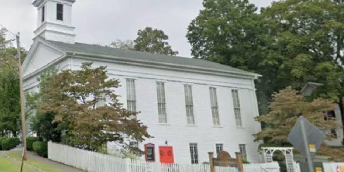 El pastor fue detenido y eventualmente liberado pero pagando una fianza.