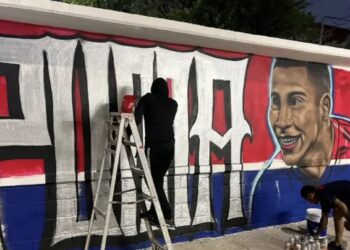 Pintan mural en honor al ‘Puma’ Chávez en Veracruz
