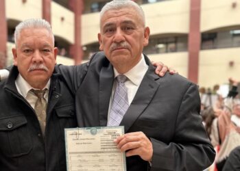 Tras 2 años de relación, el señor Manuel Rocha y Albino Ceballos de 58 y 55 años de edad se dieron el sí