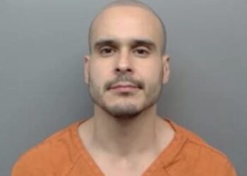 Detienen a doctor, por golpear a su esposa