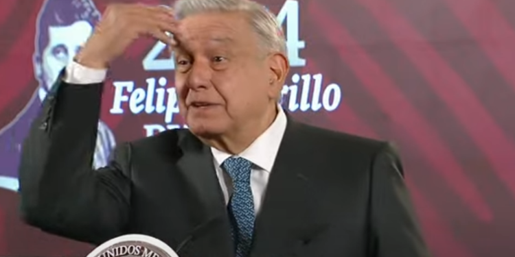 AMLO opinó que a Golden, ganador del Premio Pulitzer, "deberían darle el premio a la calumnia".