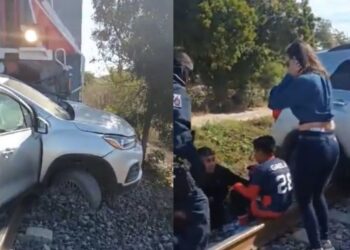 El tren arrastró varios metros la camioneta en la que viajaba la mujer con su hijo.