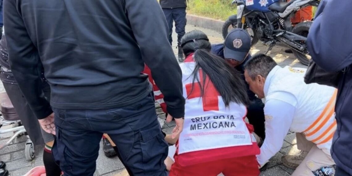 Juan Carlos se desmayó y cayó en las inmediaciones de Funerales San Cristóbal en Chiapas.