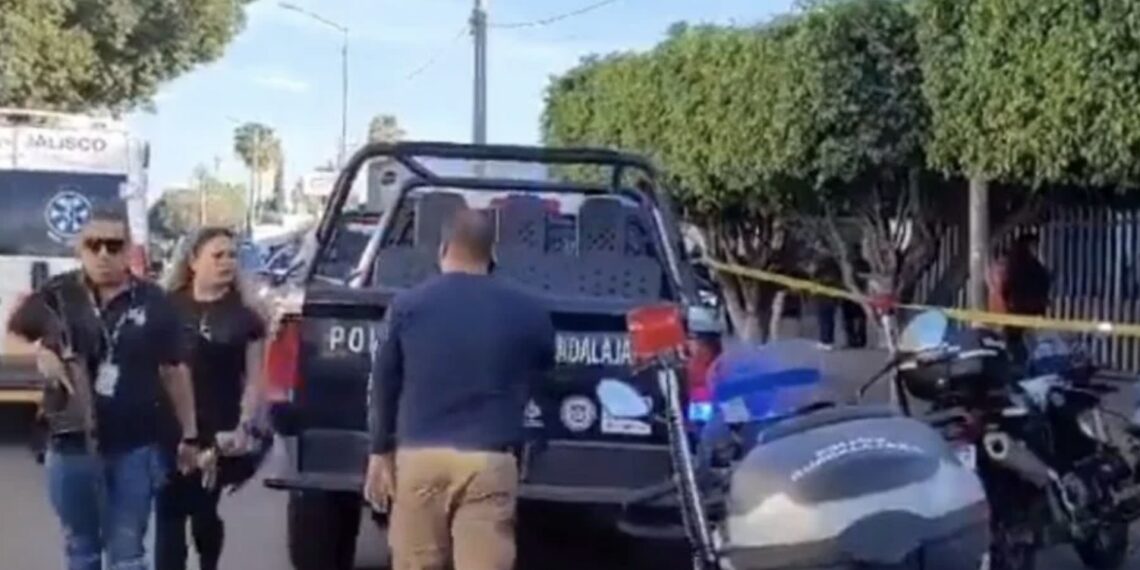 El individuo ingresó a la Universidad llevando consigo un machete, utilizado para perpetrar el ataque contra las dos mujeres.