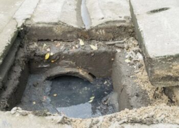 El hallazgo fue hecho por un trabajador del Sistema de Aguas y por ahora se desconoce la identidad de la persona porque se encuentra en avanzado estado de descomposición.