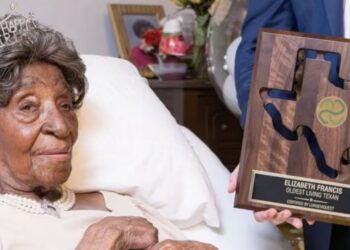 Elizabeth Francis está por cumplir años en julio, por lo que mantendría su distinción como la mujer más longeva con vida en el país de las Barras y las Estrellas