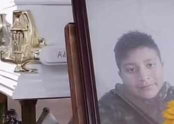 La familia señaló que el menor sufrió fractura de clavícula y un fuerte traumatismo craneoencefálico.