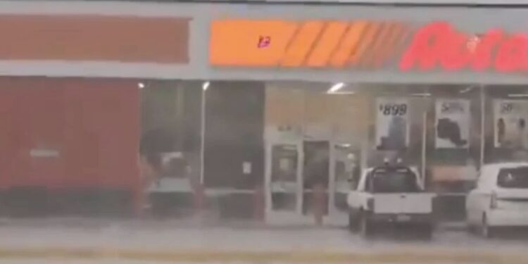 Los municipios de la región Carbonífera y norte del estado fueron los más afectados. También se registraron granizadas en el norte de Nuevo León y fuertes vientos en la frontera de Tamaulipas.