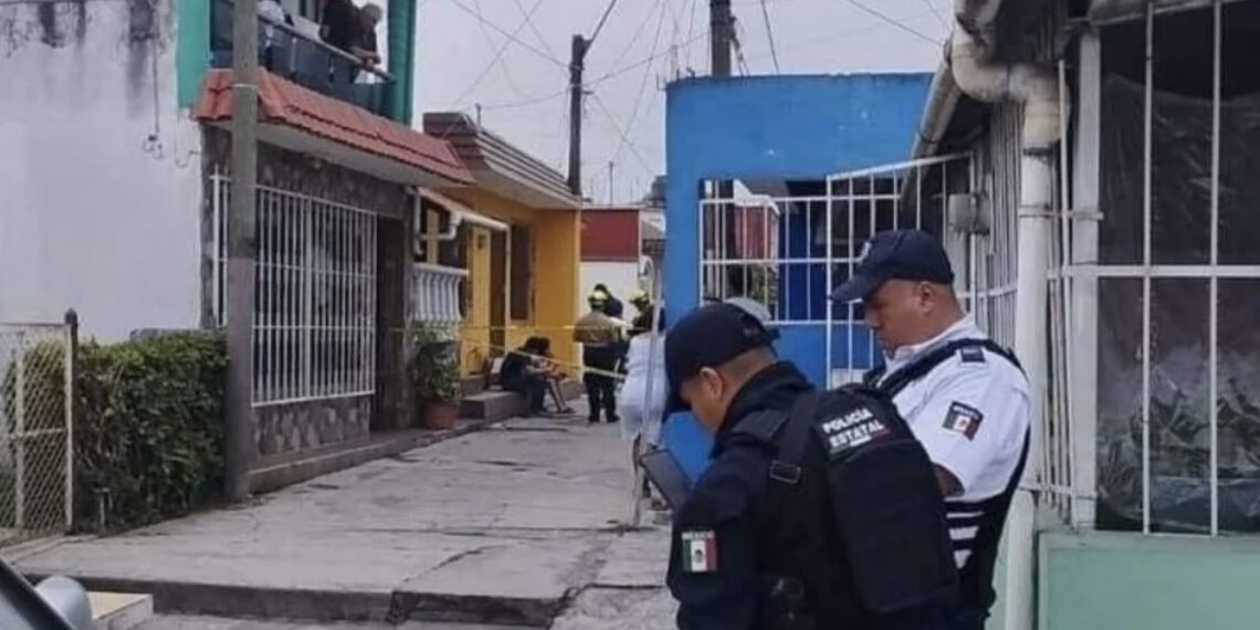 El hombre se encontraba golpeando a su esposa al interior de su casa.