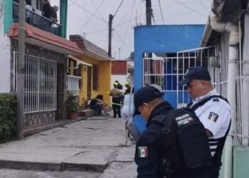 El hombre se encontraba golpeando a su esposa al interior de su casa.