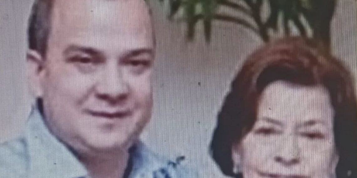 Esteban Berard Rodríguez habría usado una pistola para quitarle la vida a su madre Elisa y después hacerlo él, a un lado de ella en su cama