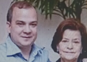 Esteban Berard Rodríguez habría usado una pistola para quitarle la vida a su madre Elisa y después hacerlo él, a un lado de ella en su cama