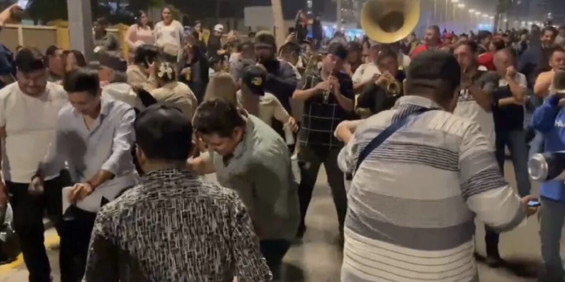 Bandas y grupos norteños arman megafiesta en el puerto de Mazatlán