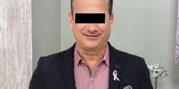 Patricio Cabezut, quien tiene trayectoria como conductor, es buscado por autoridades debido a que es acusado por presunto abuso sexual contra sus hijas.